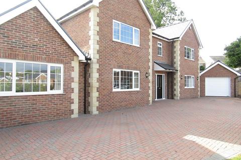 8 Clos Salem, Clydach, Swansea, SA6 5FB
