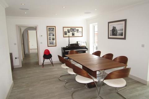 8 Clos Salem, Clydach, Swansea, SA6 5FB