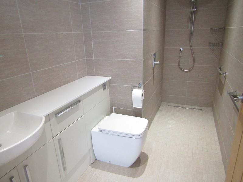 Annexe Shower Room