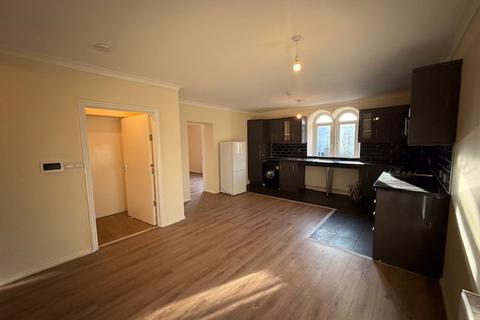 2 bedroom flat to rent, Oakdene Road, Redhill