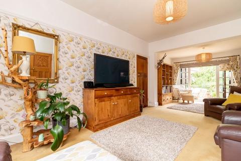 147 Purley Downs Road, South Croydon, CR2 0RN