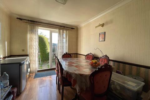 36 Abbots Road, Edgware, HA8 0RE