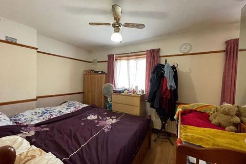 36 Abbots Road, Edgware, HA8 0RE
