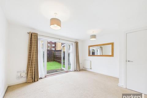 4 bedroom semi-detached house to rent, Puffin Way, Berkshire RG2