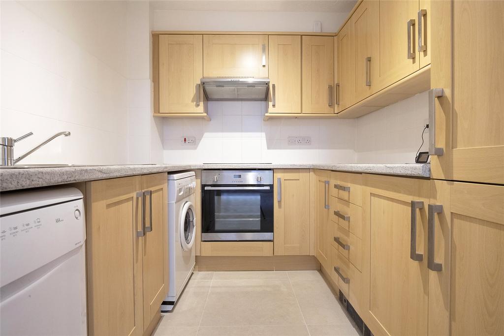 Poppy Place, Wokingham, Berkshire, RG40 2 bed £325,000