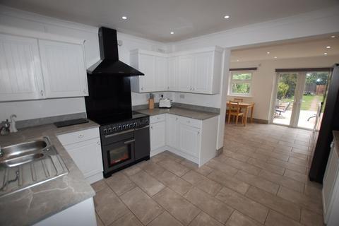 44 Stifford Road, Aveley, South Ockendon, RM15 4AA
