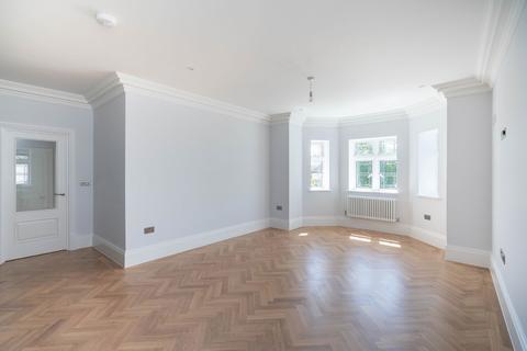 Flat 3, Sapphire Mansion, 13 Coombe Lane West, Kingston Upon Thames, KT2 7EW