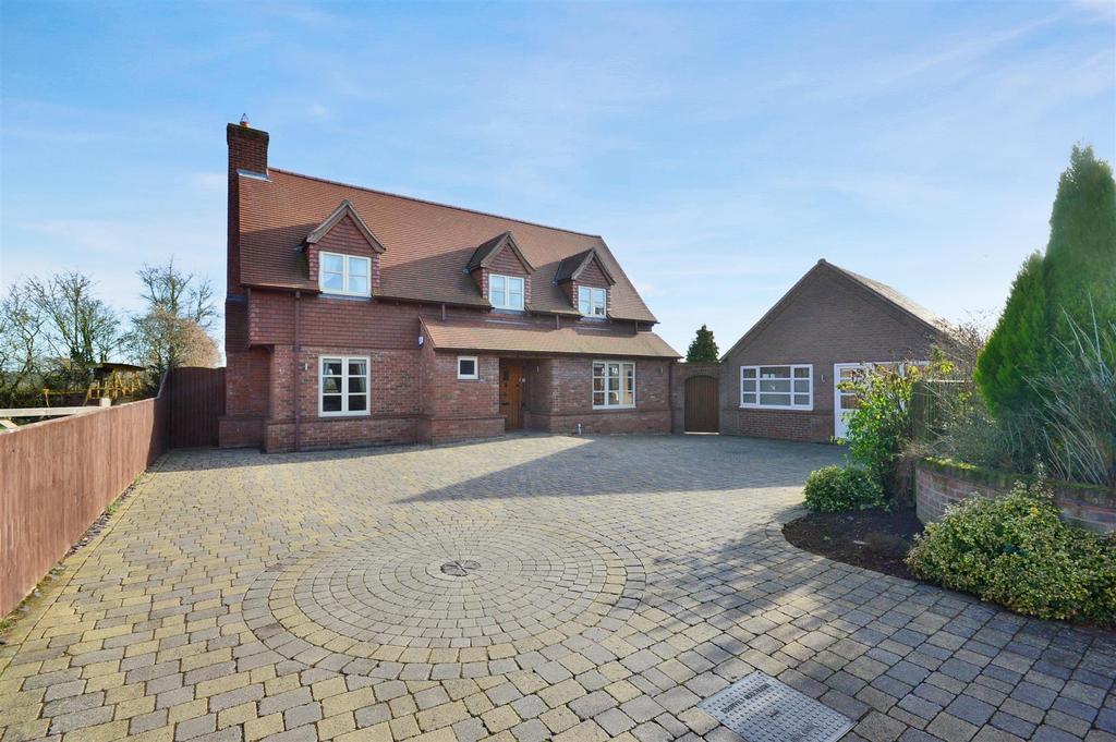 Orchard Close, NewtonOnTrent, Lincoln 4 bed detached house £380,000