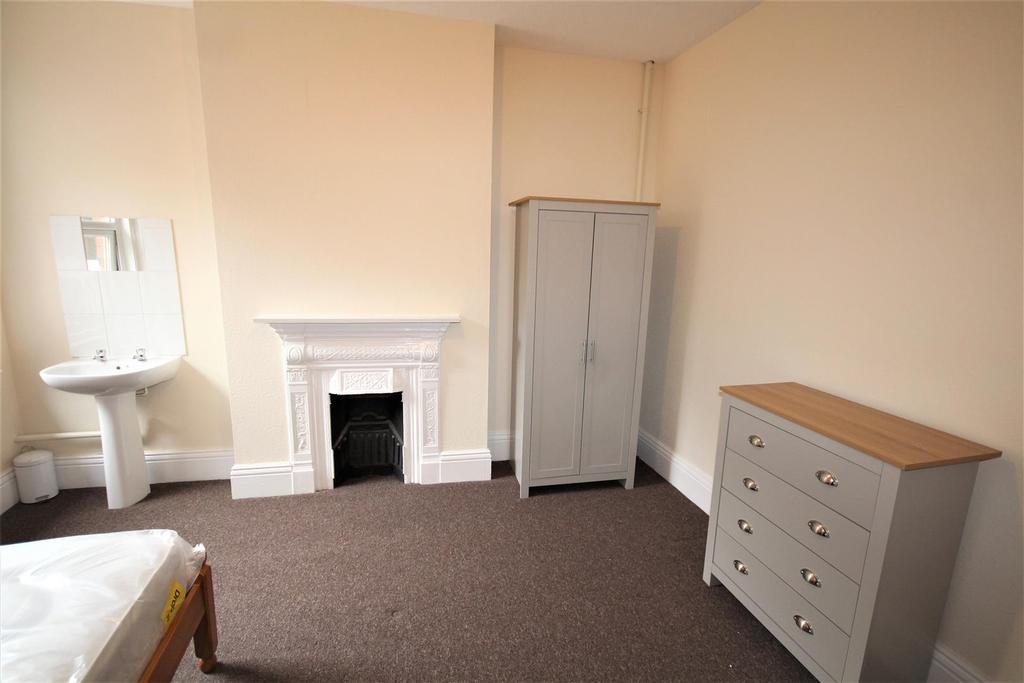 Walpole Road, 1 bed in a house share £425 pcm (£98 pw)