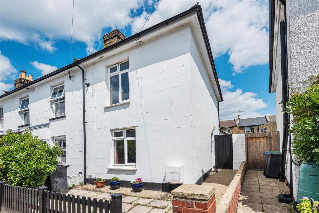 Westfield Road, Surbiton 2 bed end of terrace house £700,000