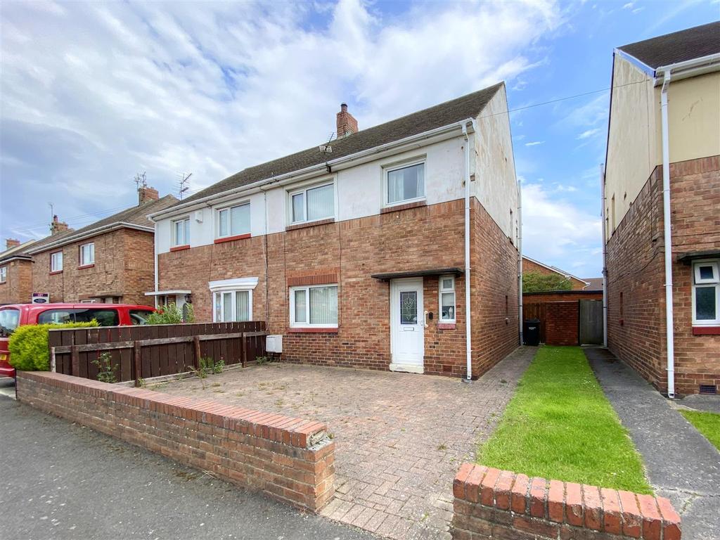 River Bank East, Stakeford 3 bed semidetached house £79,950