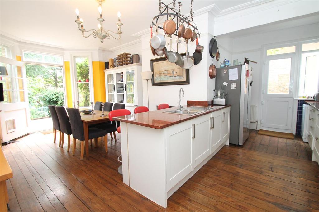 Lakeside Road, Palmers Green N13 5 bed semidetached house £1,100,000