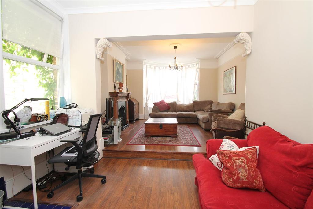 Lakeside Road, Palmers Green N13 5 bed semidetached house £1,100,000