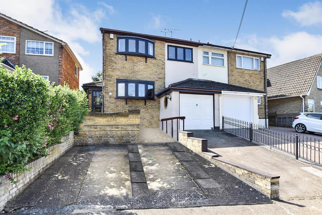 Grove Road, Benfleet 3 bed semidetached house £440,000