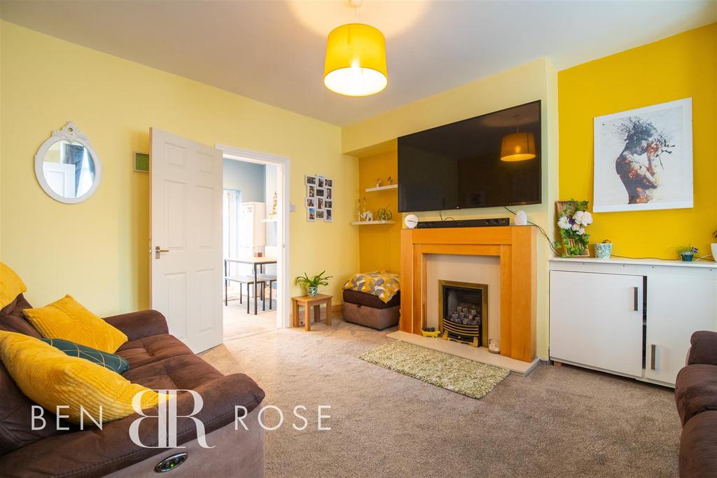 Russell Square, Chorley 3 bed semidetached house £154,995