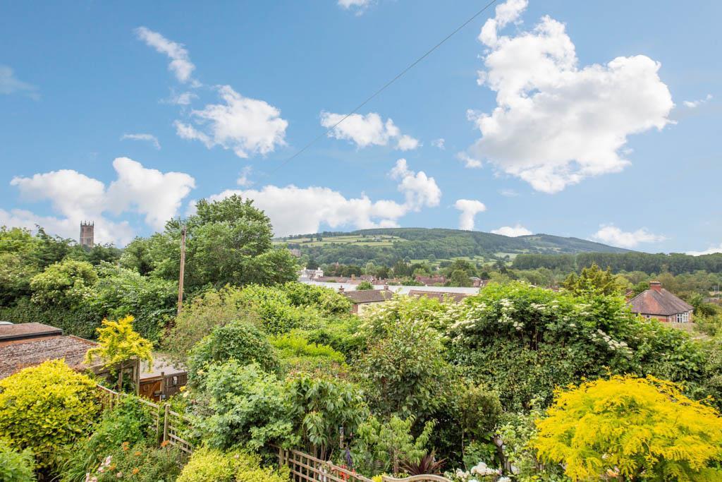 New Road, Ludlow 2 bed terraced house £175,000