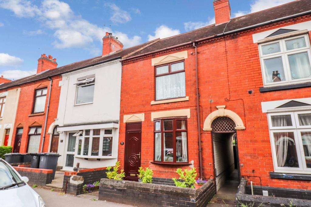 Haunchwood Road, Nuneaton 3 bed terraced house for sale £152,950