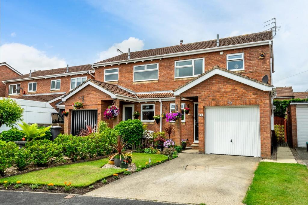 Carron Crescent, Woodthorpe, York 3 bed semidetached house £270,000