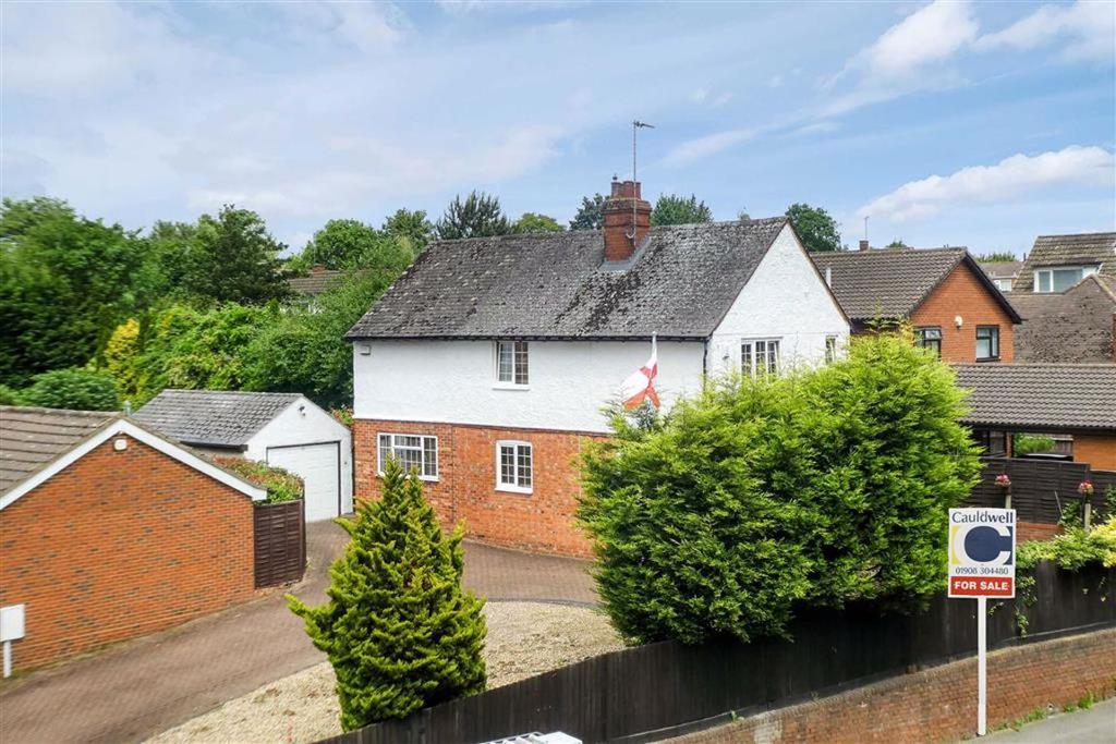 Buckingham Road, Bletchley, Milton Keynes, Bucks 4 bed detached house