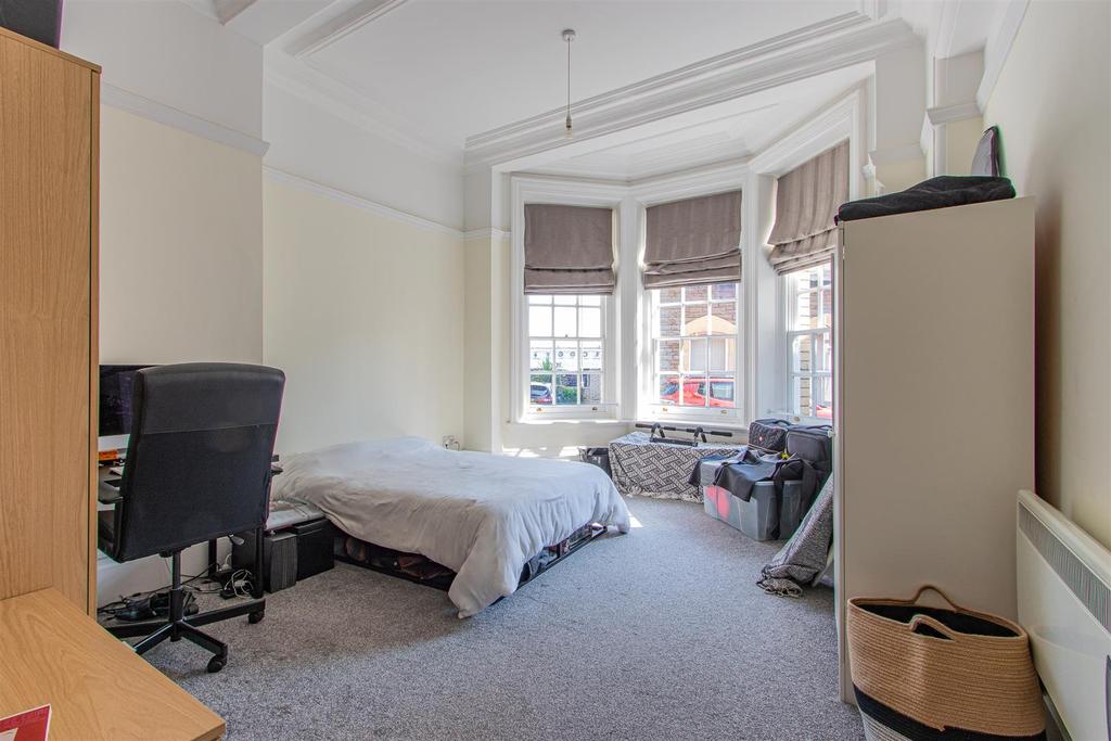 Queens Chambers, Newport 2 bed flat - £775 pcm (£179 pw)