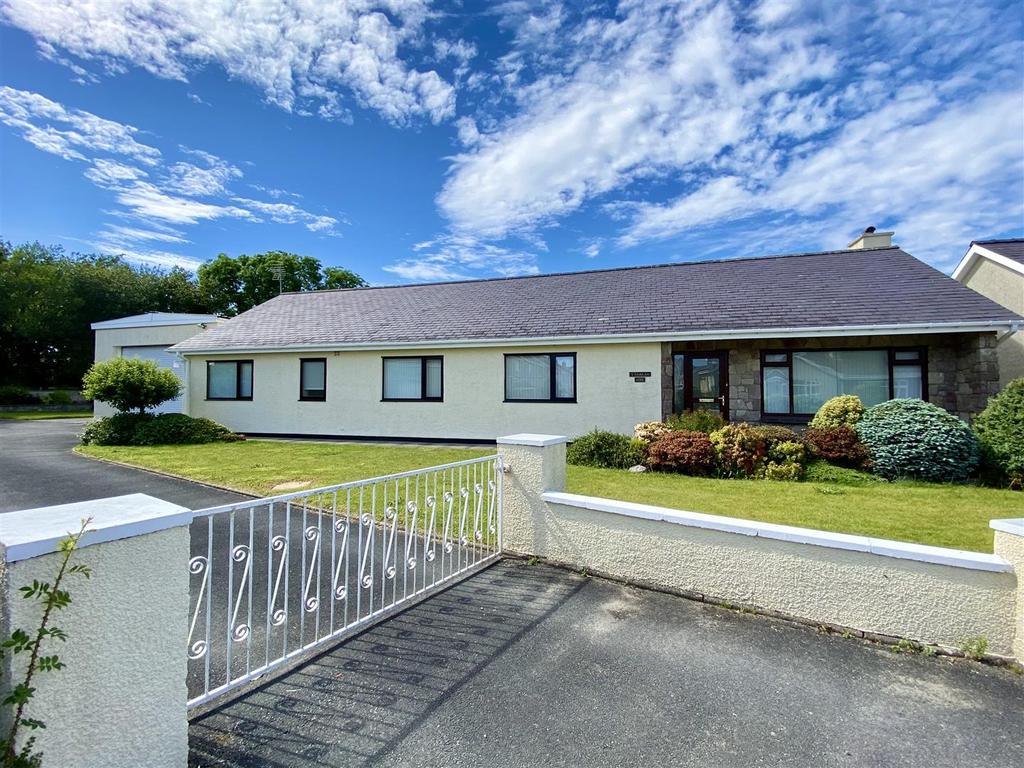 Golf Road, Pwllheli 4 bed detached bungalow £800 pcm (£185 pw)