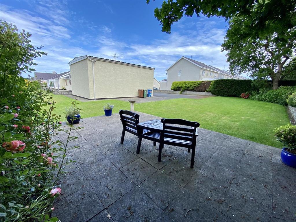 Golf Road, Pwllheli 4 bed detached bungalow £800 pcm (£185 pw)