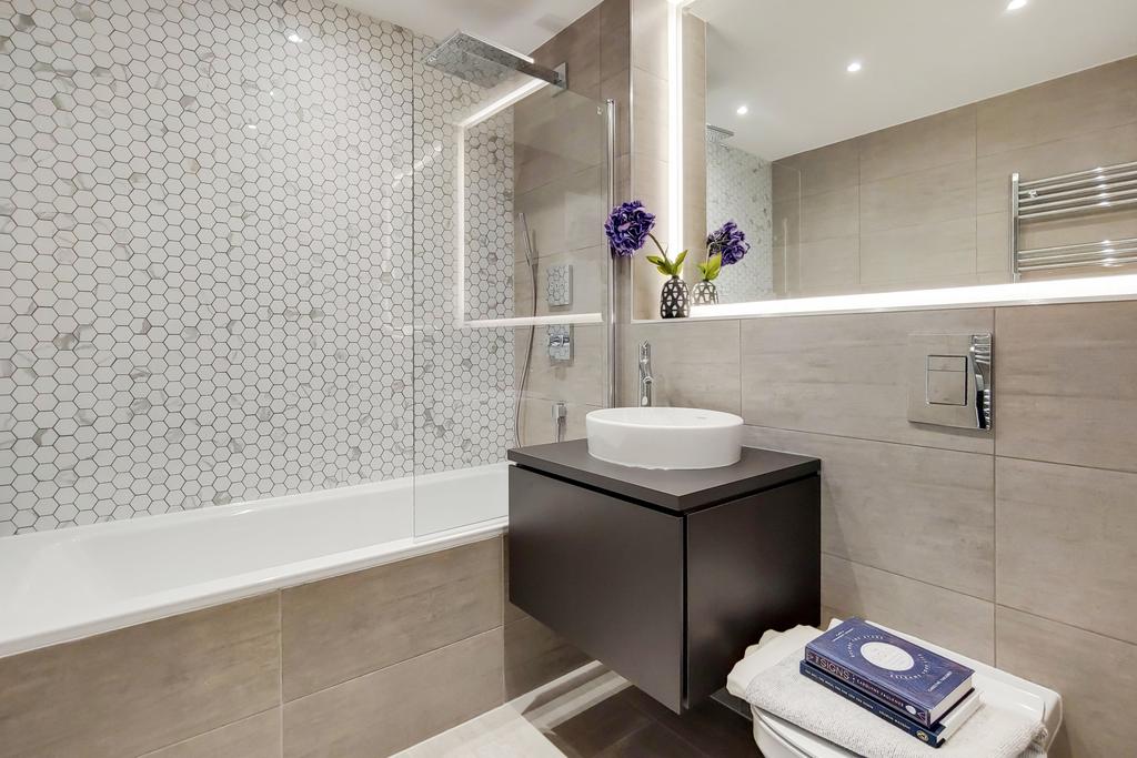5 Bathroom-0-min.jpg
