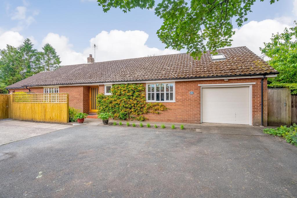 Monk Green, Alne, York, YO61 1RY 4 bed bungalow £400,000