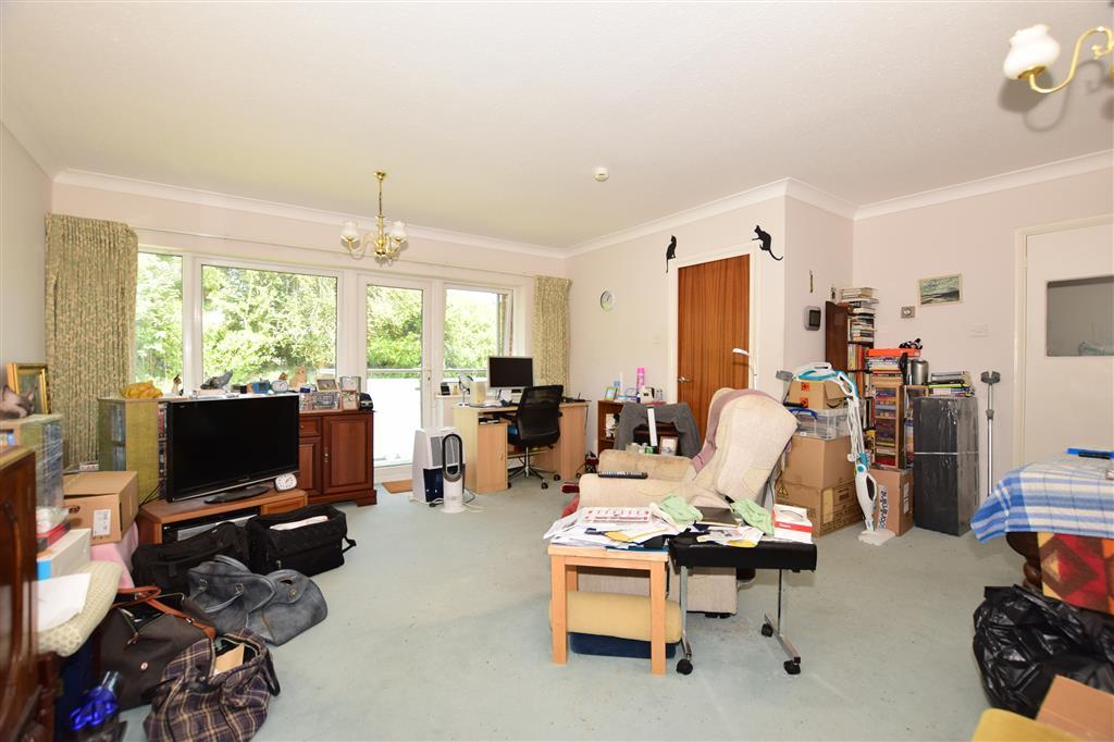 Lower Queens Road, Ashford, Kent 2 bed apartment £160,000