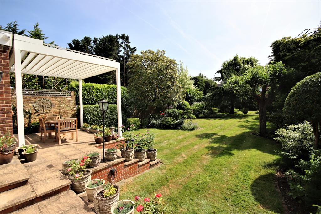Ray Lea Road, Maidenhead 4 bed detached house £850,000