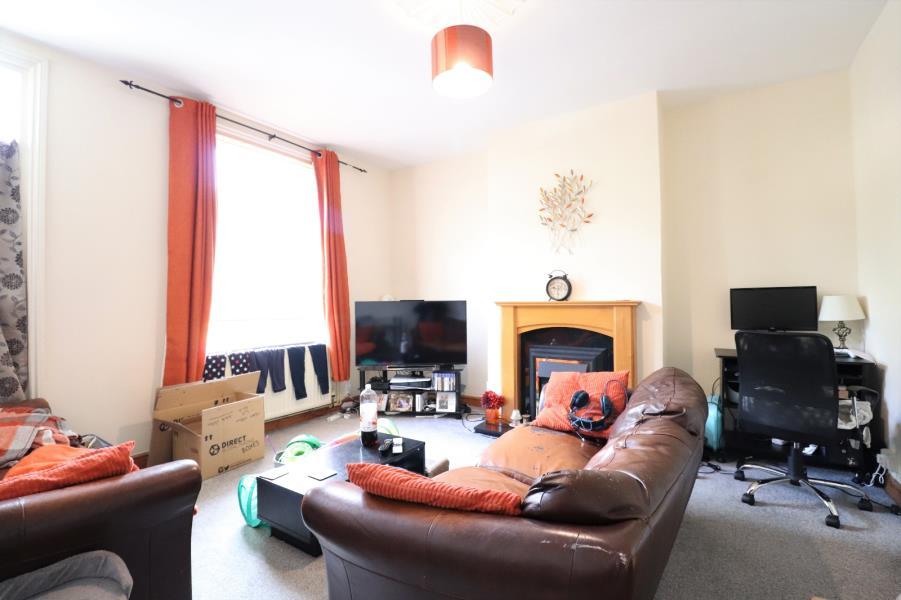 BRYAN STREET, FARSLEY, LS28 5JP 2 bed terraced house £625 pcm (£144 pw)
