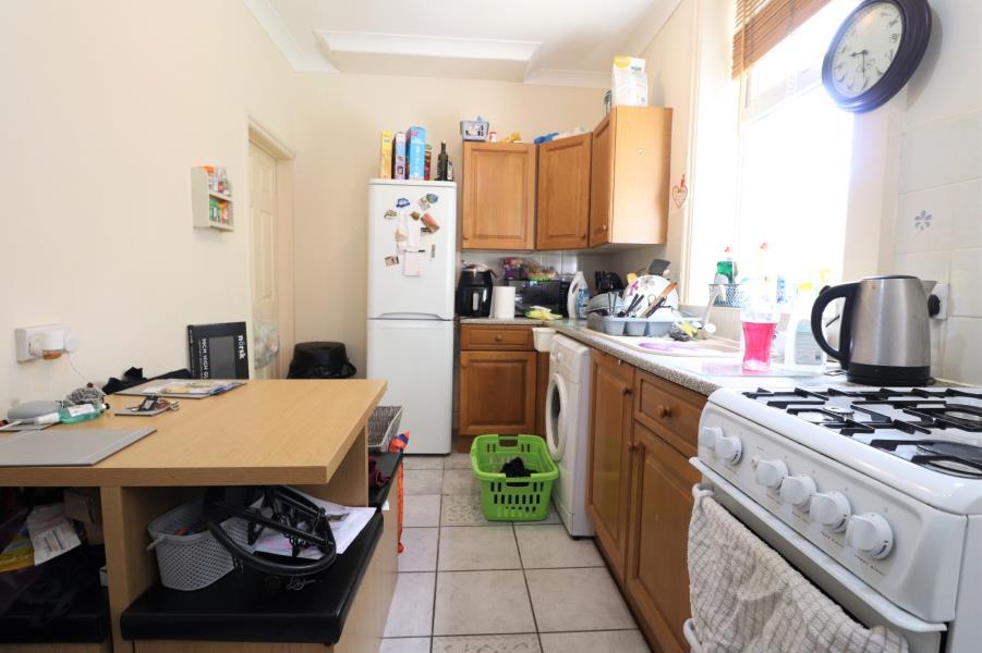 BRYAN STREET, FARSLEY, LS28 5JP 2 bed terraced house £625 pcm (£144 pw)