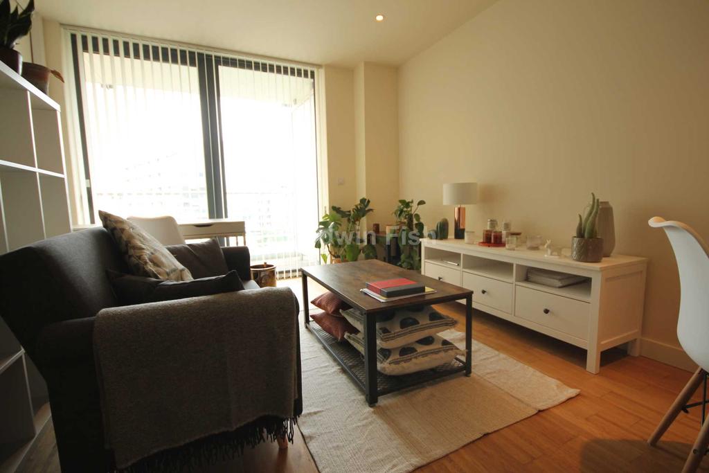 St Island, 4 Kelso Place... 2 bed apartment £950 pcm (£219 pw)