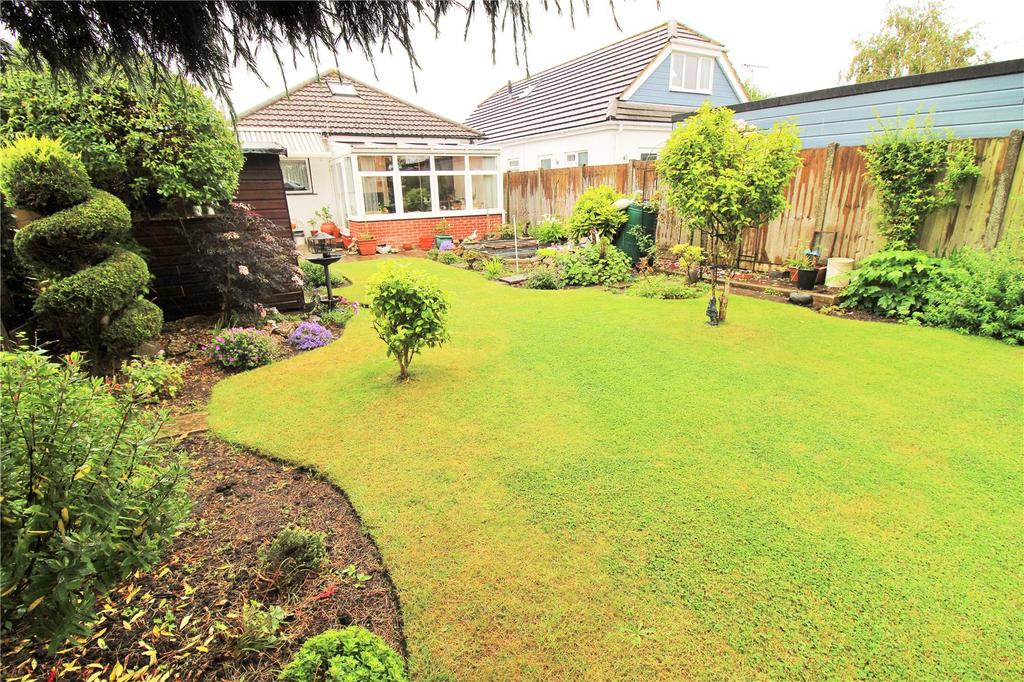 Headswell Crescent, Bournemouth, BH10 2 bed bungalow £367,000