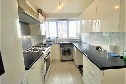 5 bedroom terraced house to rent, Thetford Close, London N13