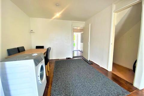 5 bedroom terraced house to rent, Thetford Close, London N13