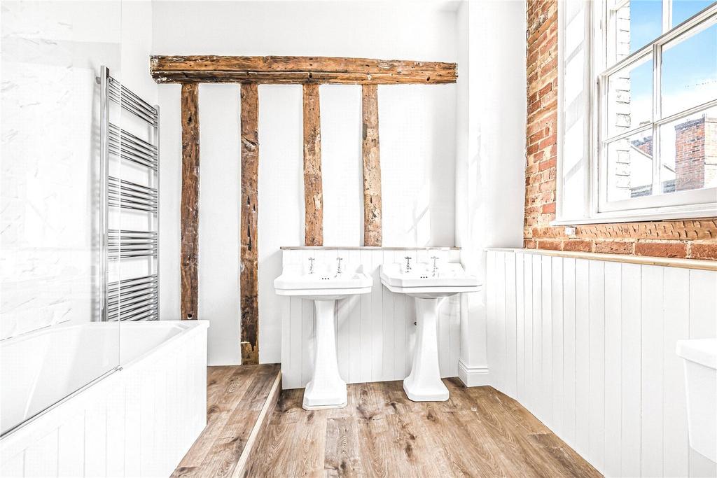 En-Suite Bathroom