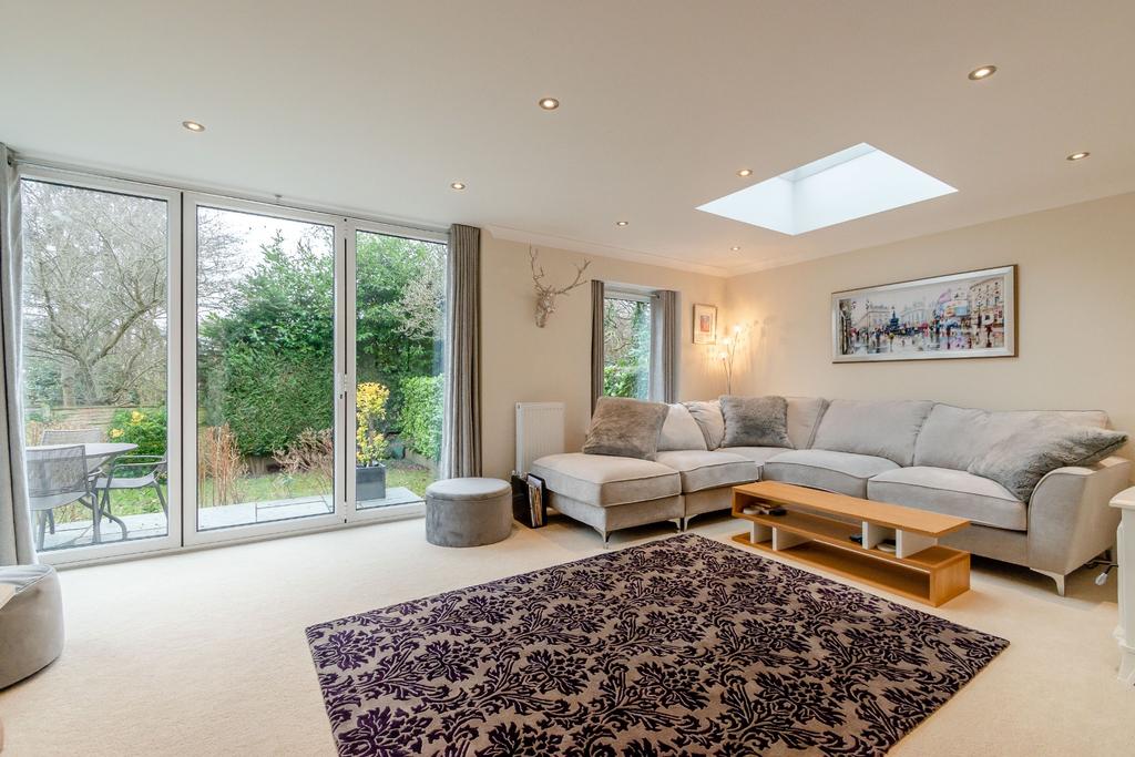 Quarrendon Road, Amersham 4 bed semidetached house £835,000
