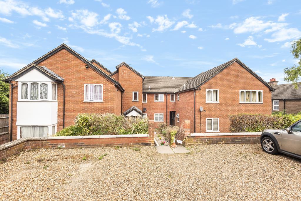 High Buckinghamshire, HP12 2 bed apartment £920 pcm (£212 pw)