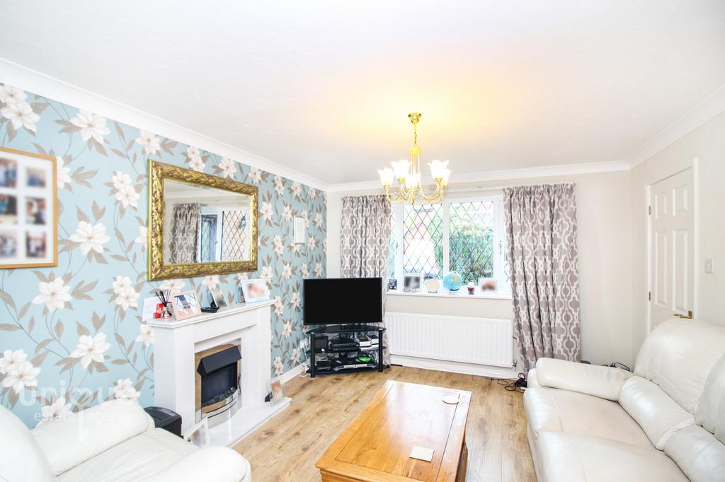 Foxwood Drive, Kirkham, PR4 4 bed detached house £250,000