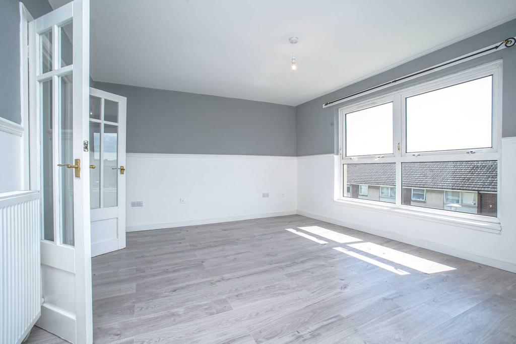 Elizabethan Way, Renfrew 2 bed flat £63,000