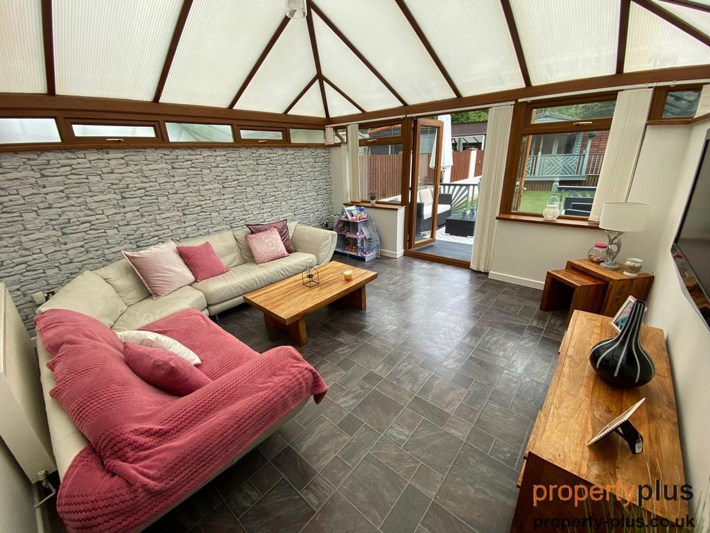 Elizabeth Close Pentre Pentre 3 bed terraced house £165,000
