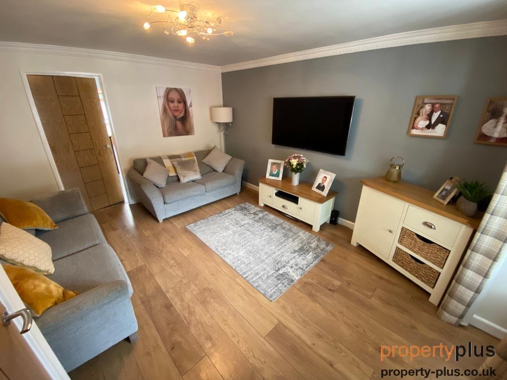 Elizabeth Close Pentre Pentre 3 bed terraced house £165,000