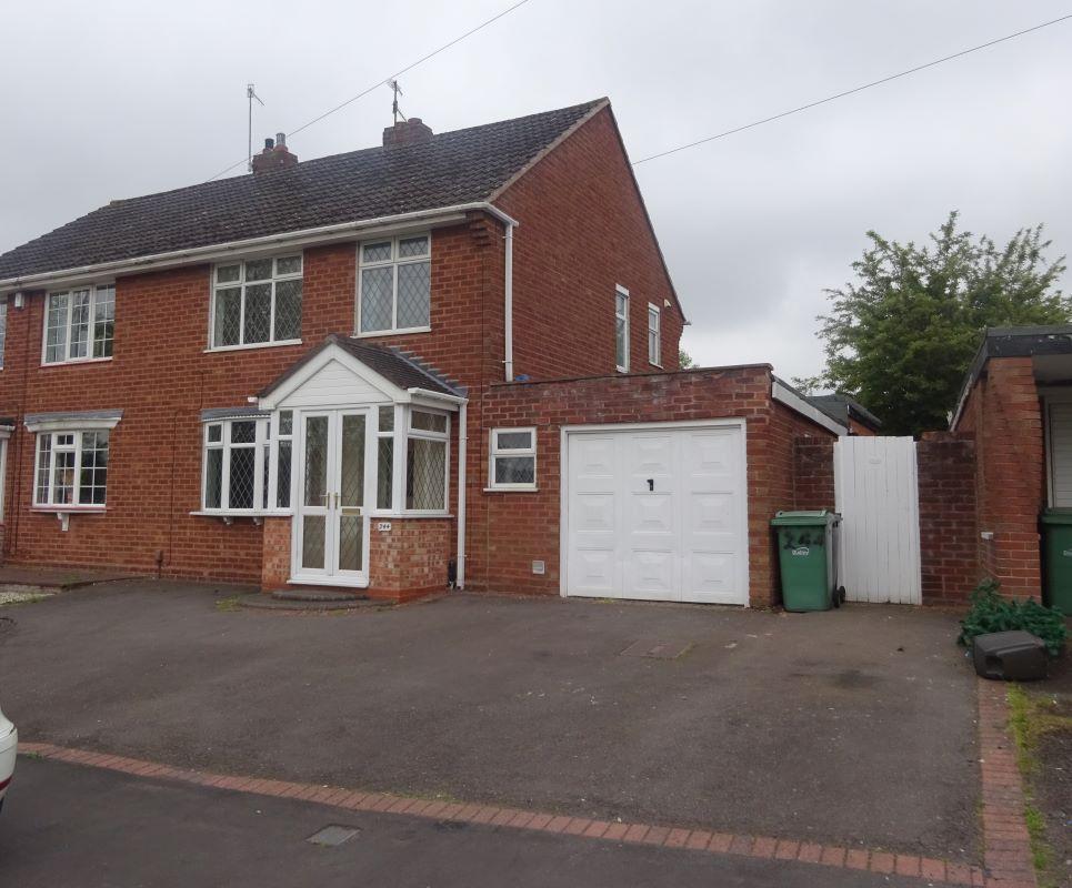 Bromley Lane, Kingswinford, West Midlands, DY6 8TT 3 bed semidetached