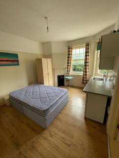 Studio to rent, Cannon Hill, Southgate