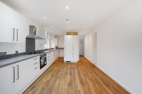 4 bedroom terraced house to rent, Crosby Road, Forest Gate, E7