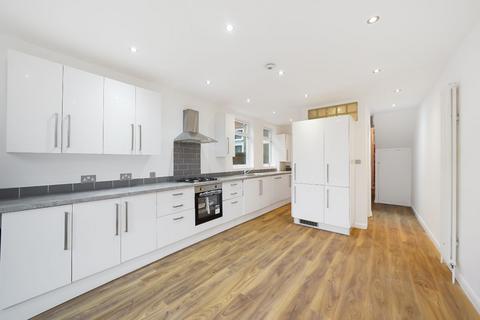 4 bedroom terraced house to rent, Crosby Road, Forest Gate, E7