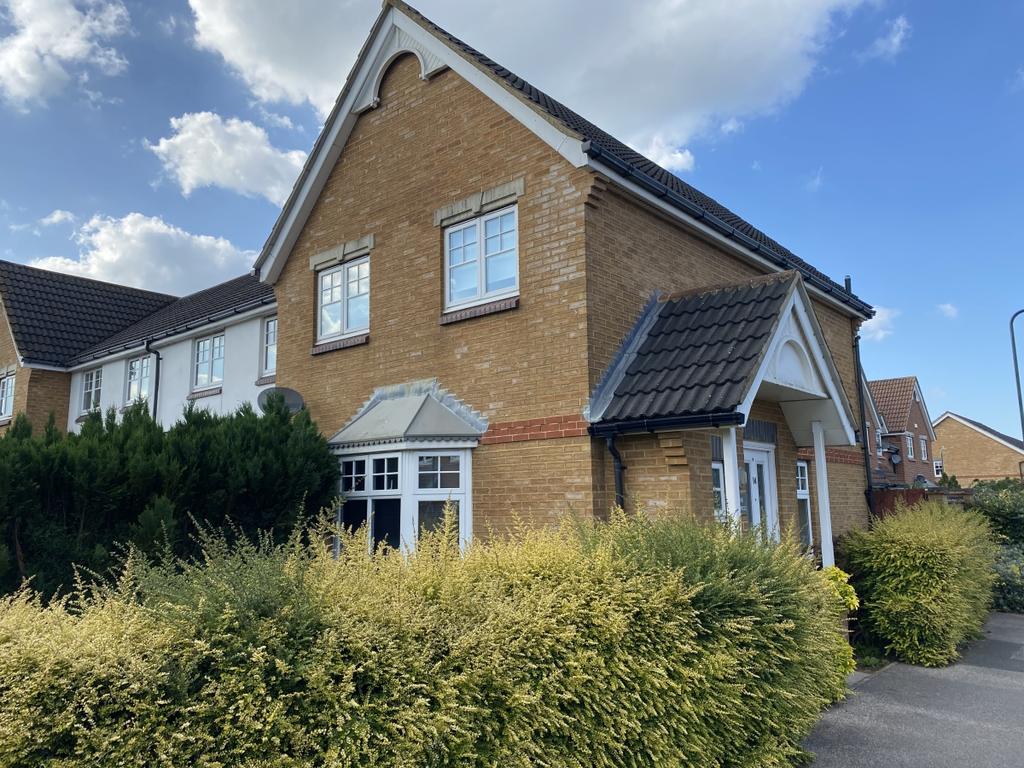 Queen Elizabeth Square Maidstone ME15 3 bed end of terrace house £