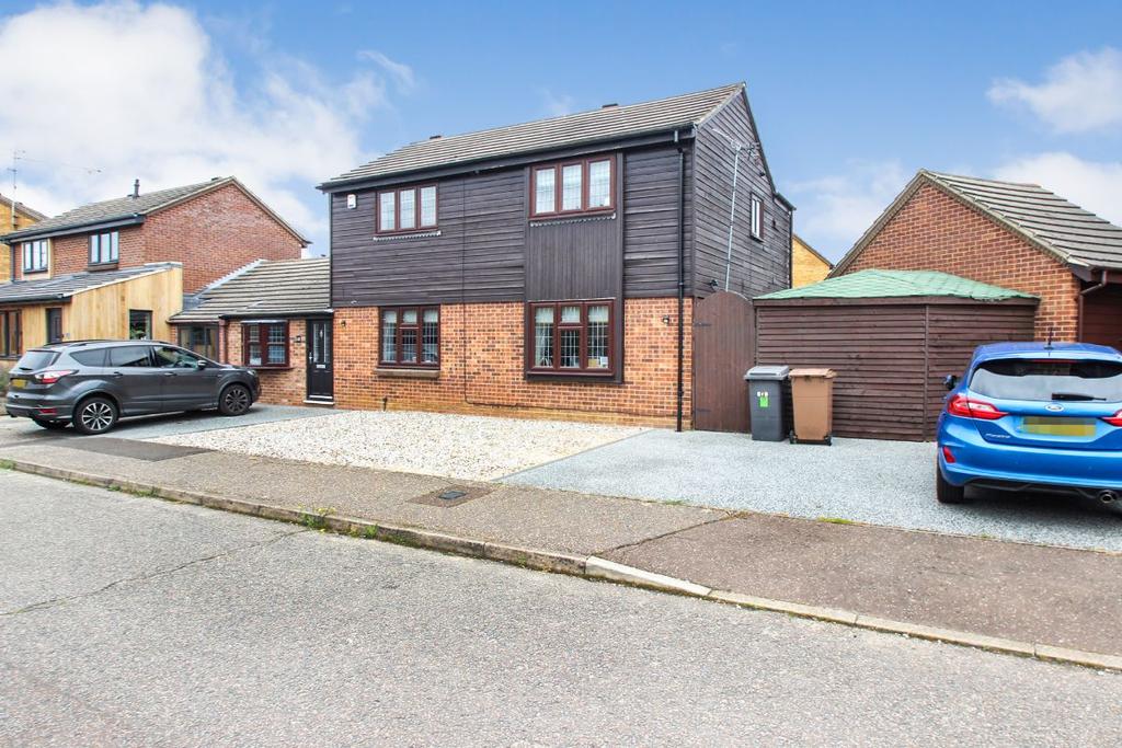 Beardsley Drive, Chelmsford 3 bed detached house £460,000