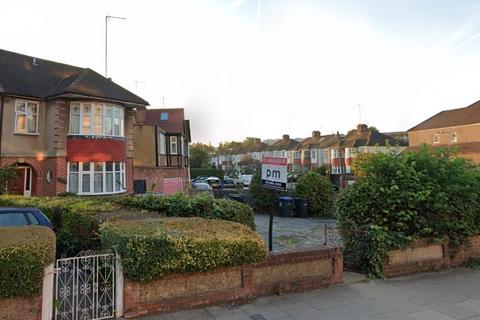 1 bedroom in a house share to rent, Chase Road, Southgate